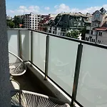 Cozy Loft With Jacuzzi Bath Near Center & Free Street Parking 플로브디프