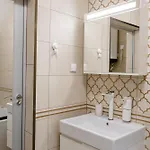 Cozy Loft With Jacuzzi Bath Near Center & Free Street Parking *