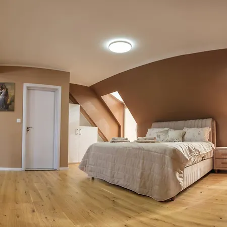 דירה Cozy Loft With Jacuzzi Bath Near Center *
