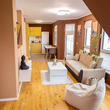 Cozy Loft With Jacuzzi Bath Near Center דירה